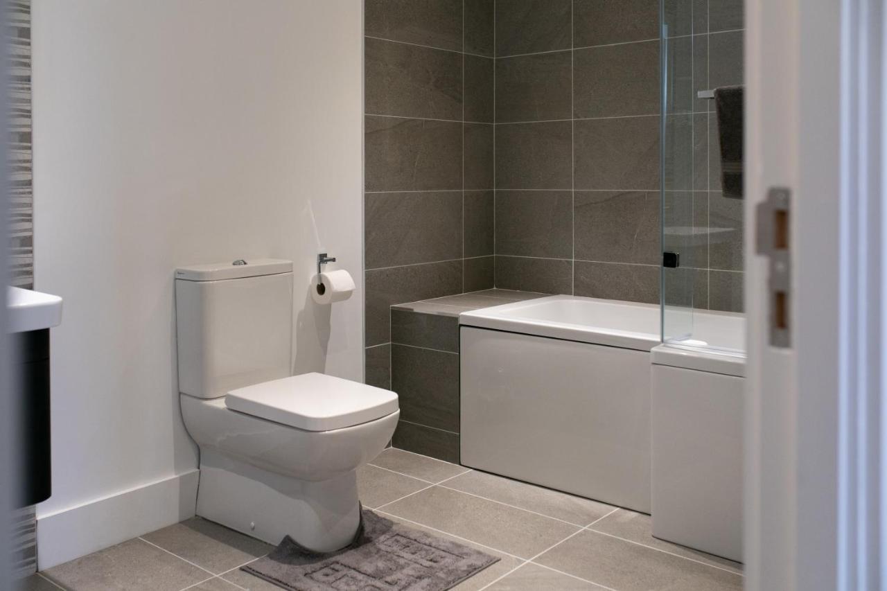 Custom House Apartments Ньюри Экстерьер фото